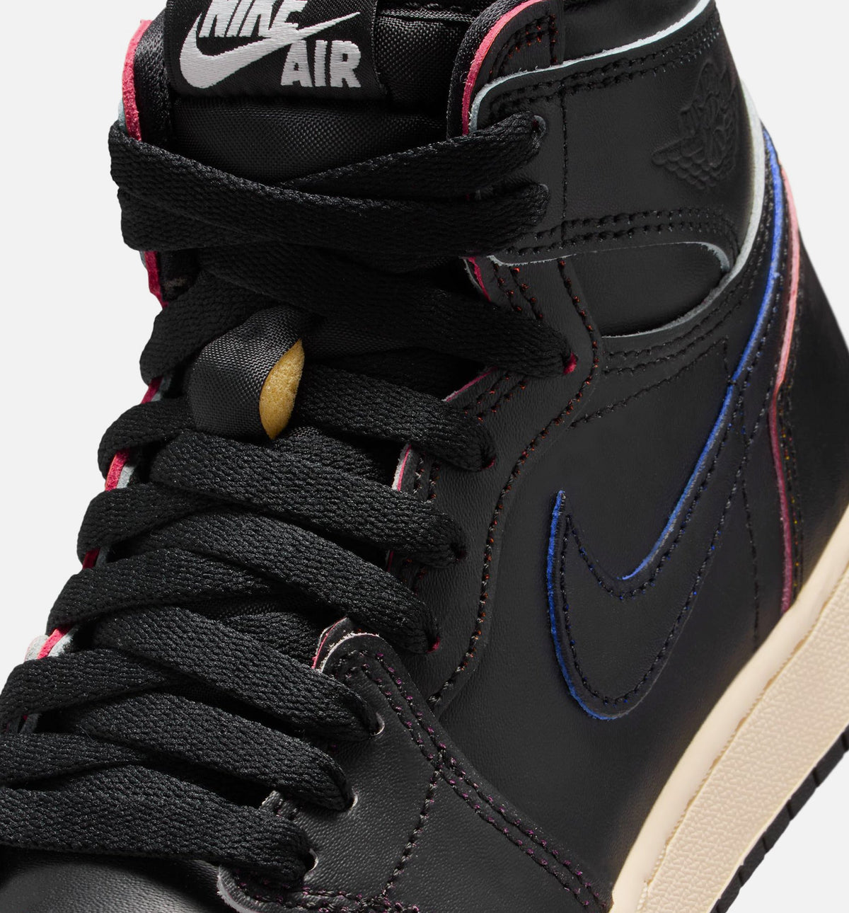 Air Jordan 1 Retro High OG Grade School Lifestyle Shoe - Black & Muslin